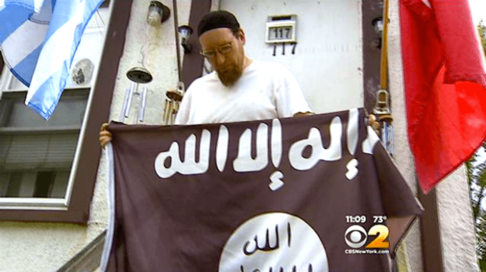 New Jersey Muslim convert freaks out neighborhood by flying ISIS jihadi flag