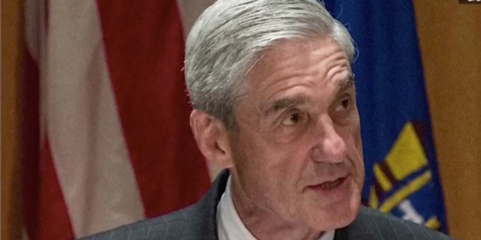 Mueller seized Manafort's bank accounts and issued new taps on 5 phones