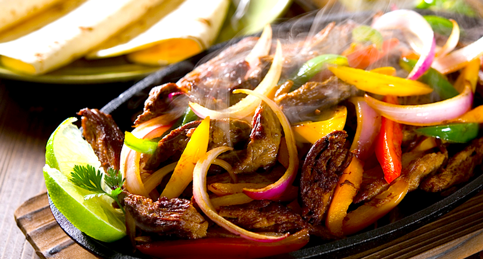 New Jersey man can't sue Applebee's for burns suffered while praying over sizzling fajita skillet