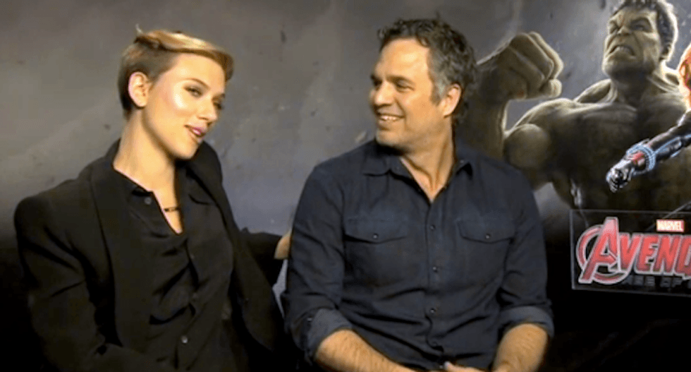 Mark Ruffalo fields the lame questions co-star Scarlett Johansson gets -- and his answers are gold