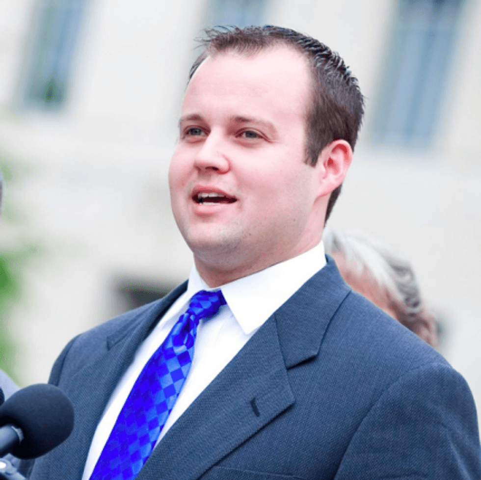 Josh Duggar 'extremely sorry' amid claims he molested young girls as a teen — including his sisters