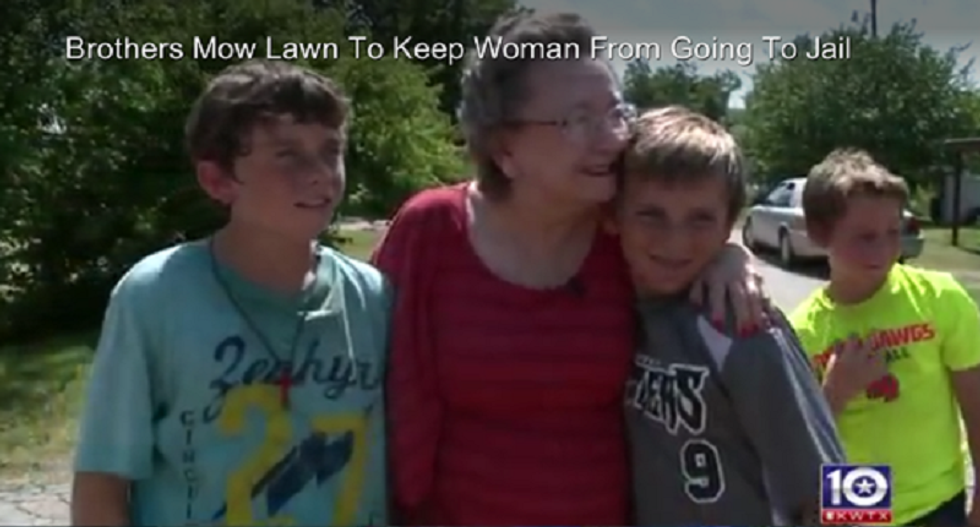Children band together to try and keep police from arresting elderly Texas woman