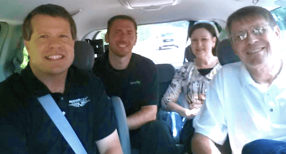 Jim Bob Duggar welcomes home notorious tax-dodging creationist Kent Hovind from prison