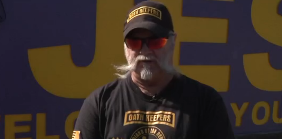 ‘Constitution-defending’ Oath Keepers guarding unconstitutional Jesus sign Texas city leaders plan to take down