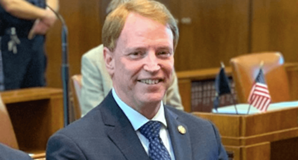 GOP minority holds Oregon Senate hostage as right-wing militia groups push for armed standoff