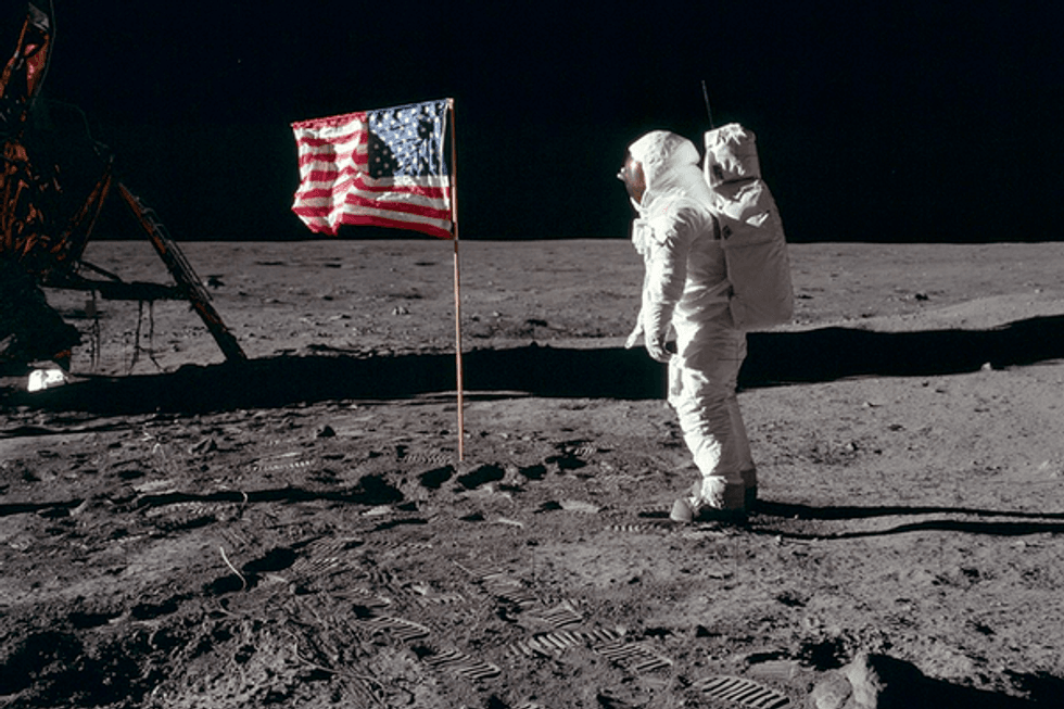 Former NASA flight director Chris Kraft dies at 95