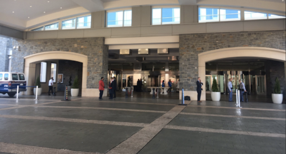 Photos easily disprove Trump boast about six-block crowd waiting to hear him speak at CPAC