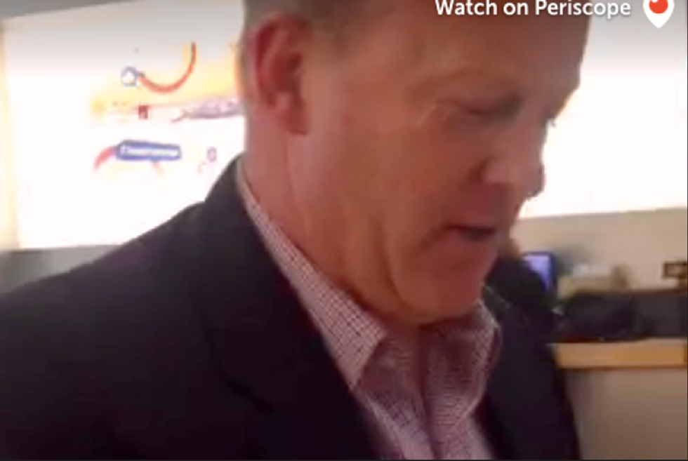 'How does it feel to work for a fascist?' woman confronts Sean Spicer in Apple Store