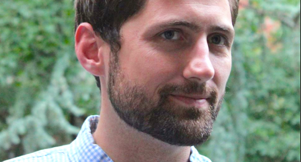 Marine combat vet uses Reagan's words to destroy anti-refugee GOP in epic series of tweets