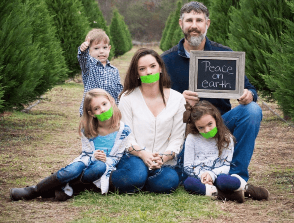 Facebook heaps massive scorn on photographer’s appallingly sexist family Christmas photo