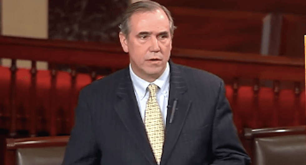 Dem senator shreds Trump's tax plan as a $2 trillion giveaway to corporate America in epic Tweetstorm