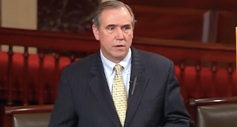 Dem senator shreds Trump's tax plan as a $2 trillion giveaway to corporate America in epic Tweetstorm
