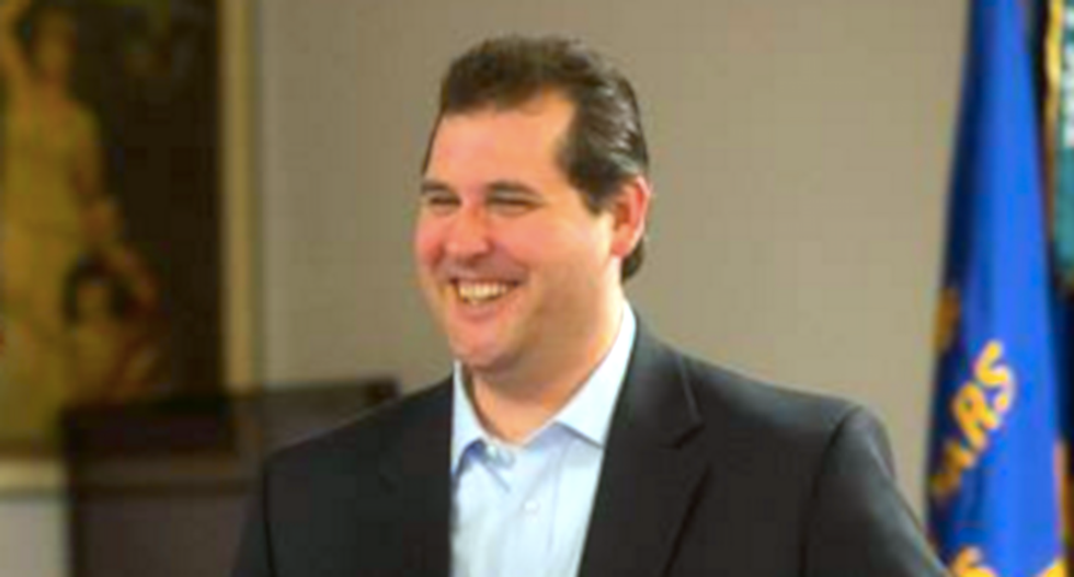 Ted Cruz’s campaign chair furiously scrubs bio after newspaper questions his combat claims