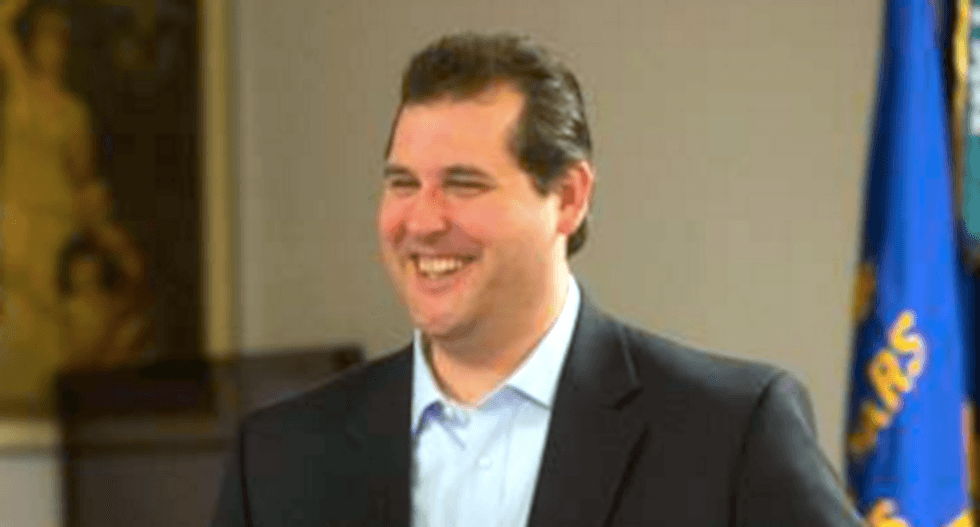 Ted Cruz’s campaign chair furiously scrubs bio after newspaper questions his combat claims