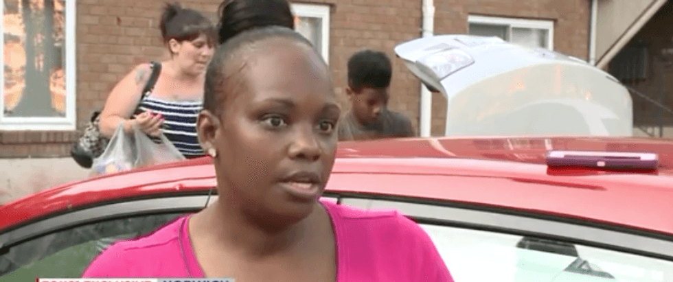 Gang of racists smashed a black mom's windows in front of cops — but were not taken to jail