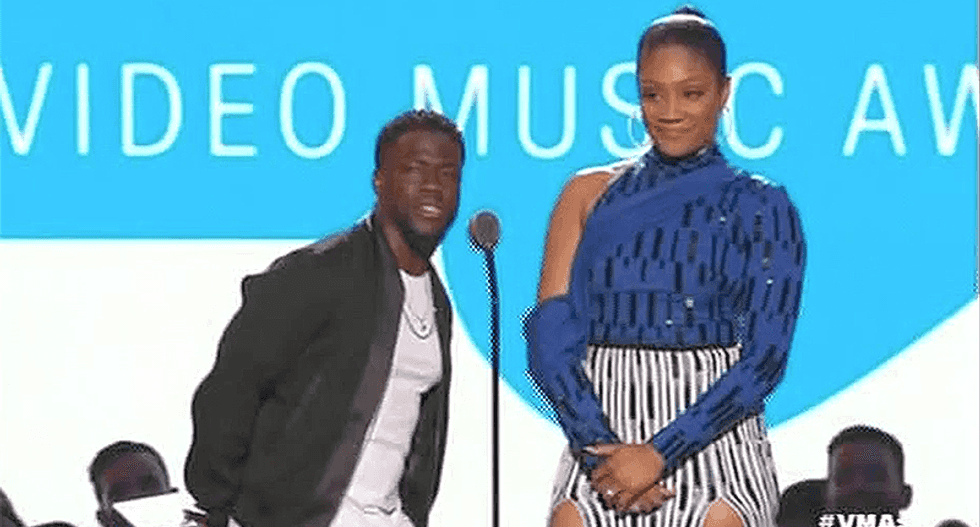 Kevin Hart proclaims people can kneel at the VMAs: 'There's no old white man that can stop you'