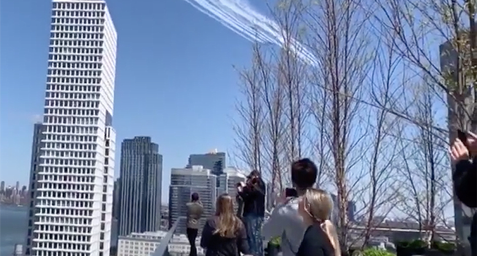 Crowds gather without masks for Blue Angels' thank you to healthcare workers