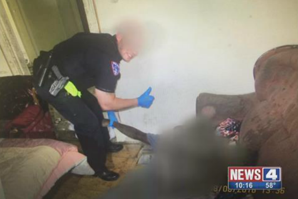 Mother horrified by photo of St. Louis cop giving 'thumbs up' next to her son's body