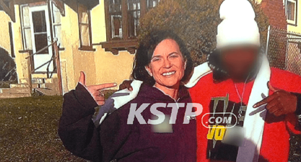 #PointerGate: Twitter mocks 'racist' TV report about Minneapolis mayor flashing 'gang signs'