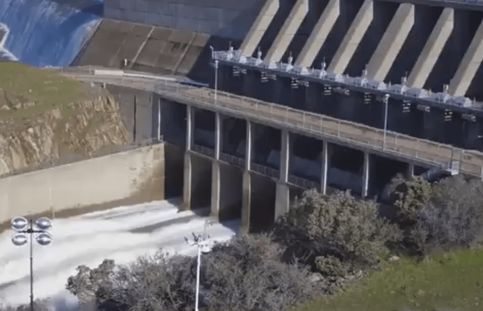 California town evacuated as officials warn of flash flood from imminent dam collapse