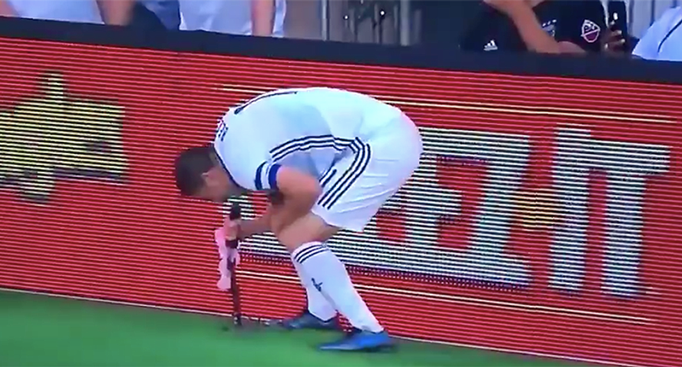 American soccer player grabs microphone during the game to demand Congress act on gun violence