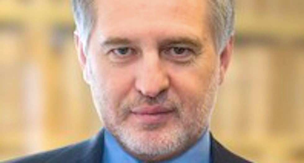 Corrupt Ukraine oligarch has enlisted Trump allies to help with defense