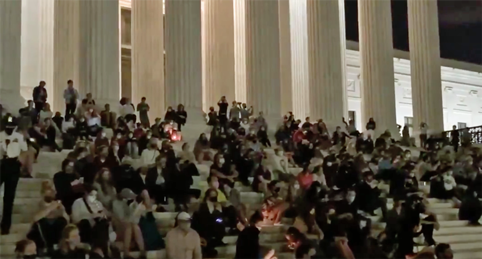 LISTEN: Mourners sing ‘Amazing Grace’ outside the Supreme Court to celebrate Ruth Bader Ginsburg
