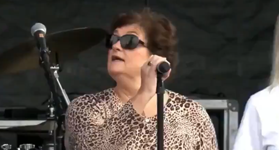 WATCH: Michael Flynn's sister sings 'God Bless America' at pro-Trump rally — and struggles to remember the words
