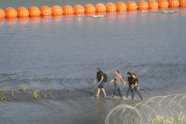Appeals court pauses order to remove Texas buoy barrier: report