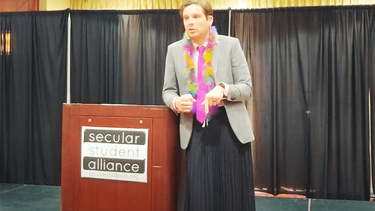 Constitutional lawyer gives speech on drag shows while changing into a dress
