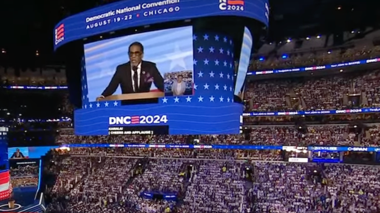 'Get left for a younger woman': Comedian D.L. Hughley skewers Donald Trump at DNC