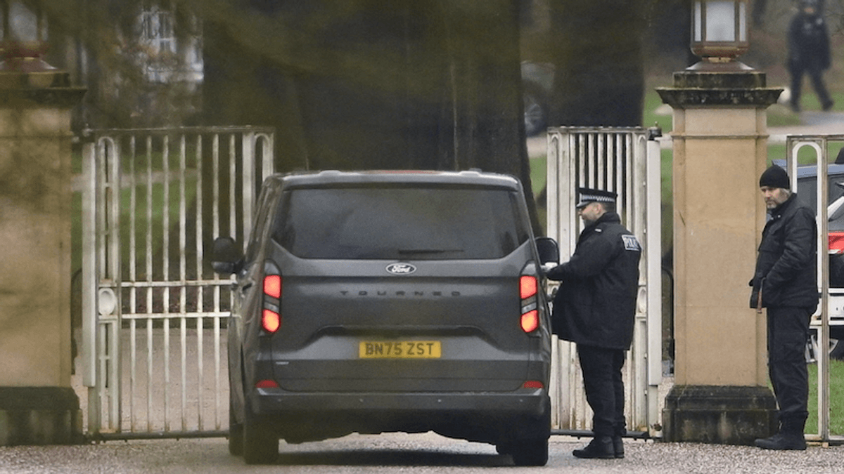 Royal family undoubtedly knew of arrest but threw ex-prince 'to the wolves': expert