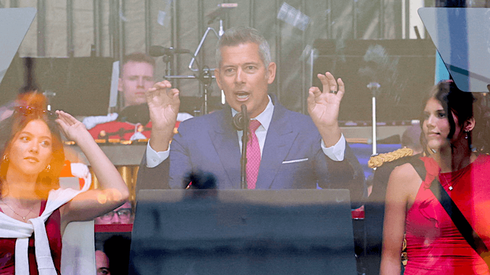 Jeers rain down on Sean Duffy over Great American Fair remarks: 'You're garbage'