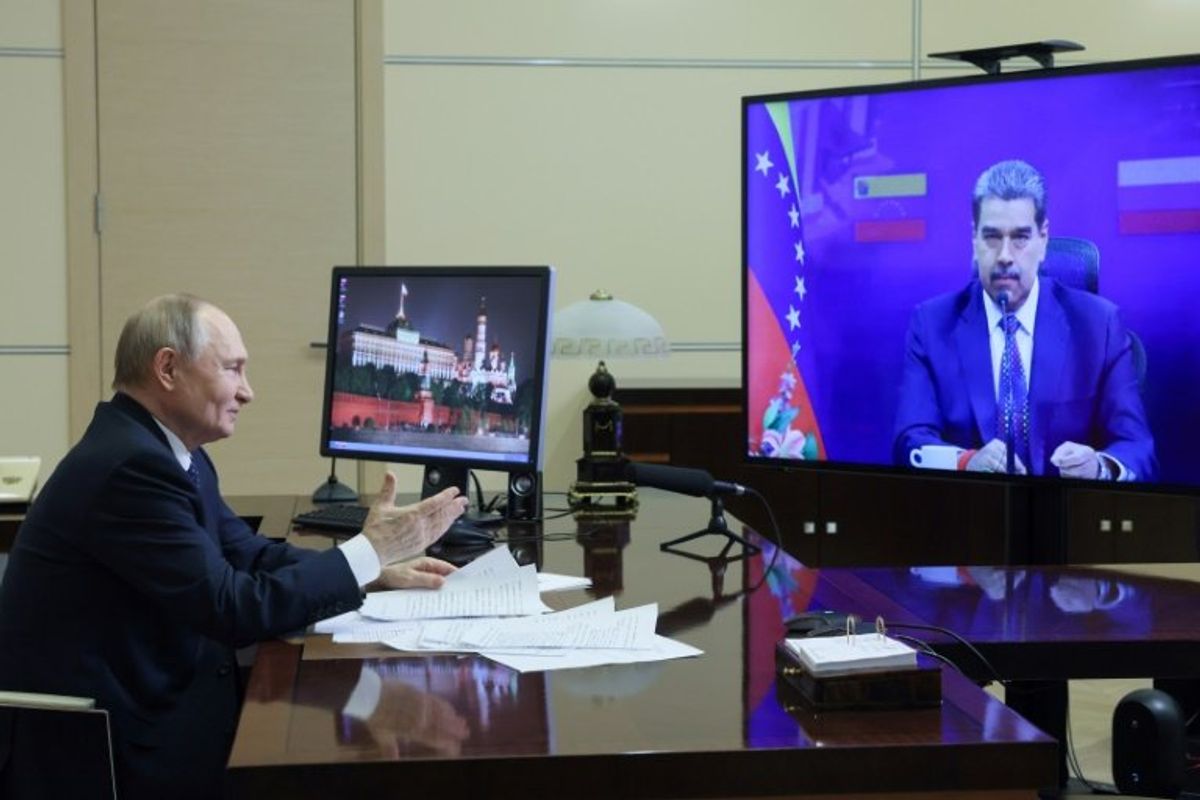 Putin, Maduro vow to boost ties in wake of Trump sanctions