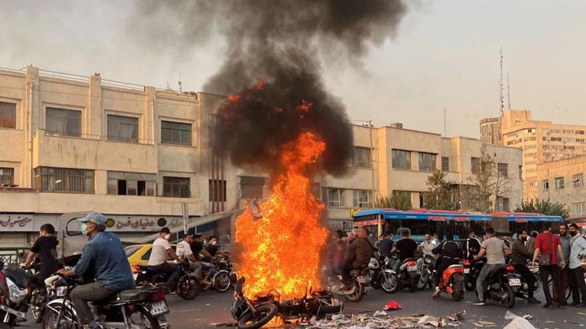 'This time feels different': Iran’s women and youth-led protests continue to grow amid brutal crackdown