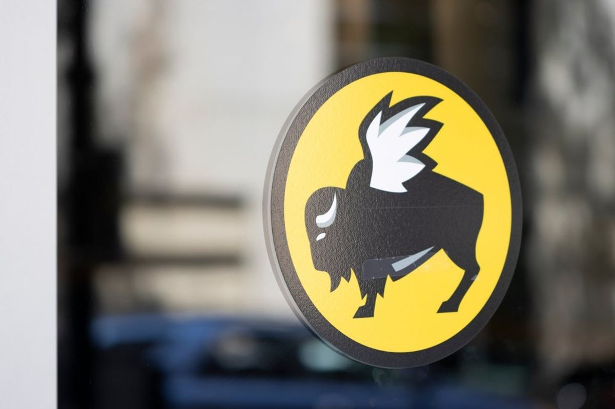 High-schooler says Buffalo Wild Wings server demanded proof she’s female in bathroom