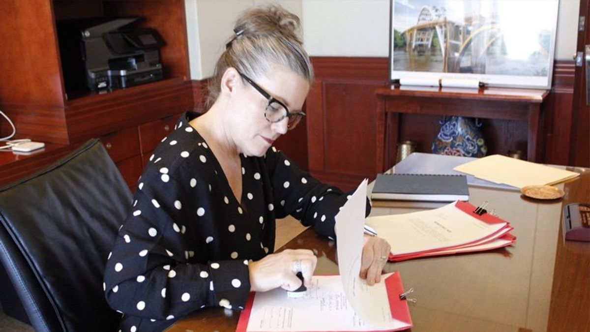 Katie Hobbs should try to veto her way to a Democratic legislative majority in Arizona