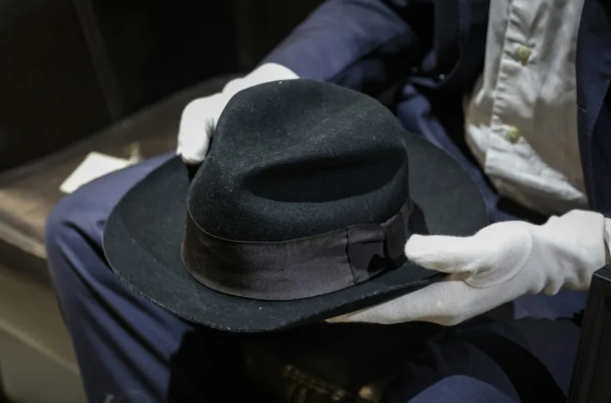 Michael Jackson's moonwalk hat up for auction