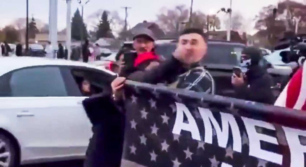 Pardoned J6er punched in the face after Quran burning fails at anti-Muslim protest