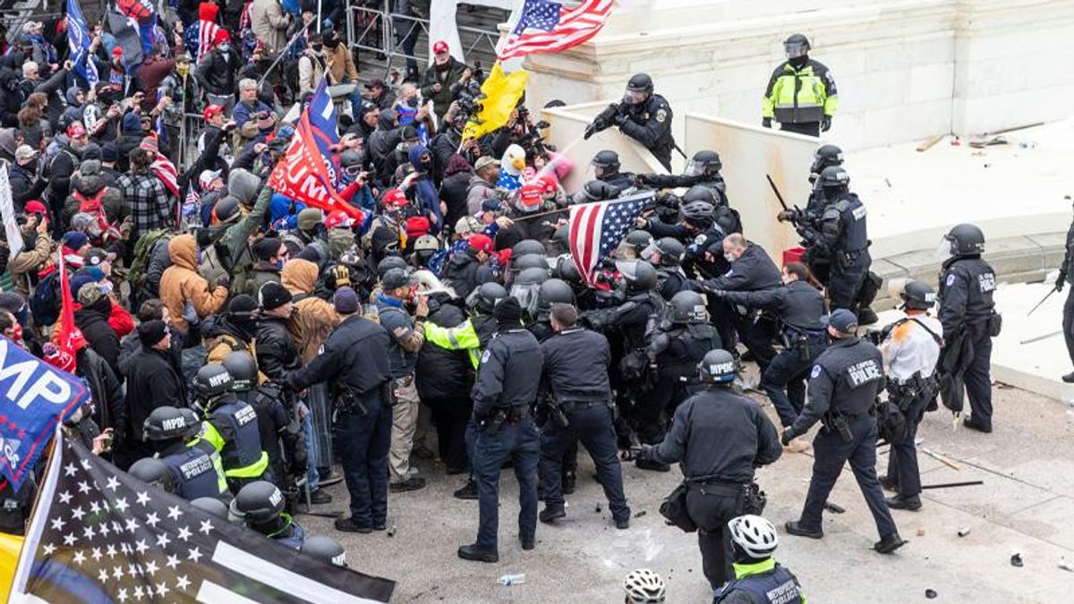 Time-lapse video shows Jan. 6 mob surge 4 minutes after Trump tweeted attack on Pence