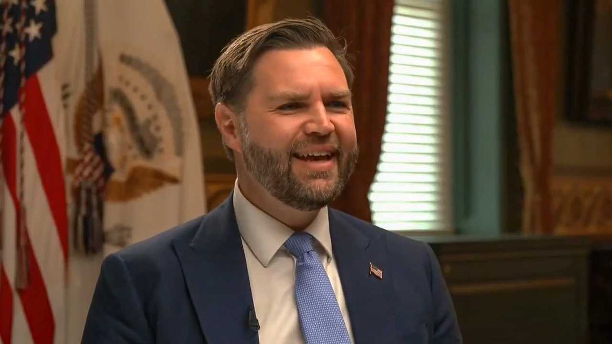 Vance gushes over 'perceptive' Trump for railing against CNN reporter's lack of smiling