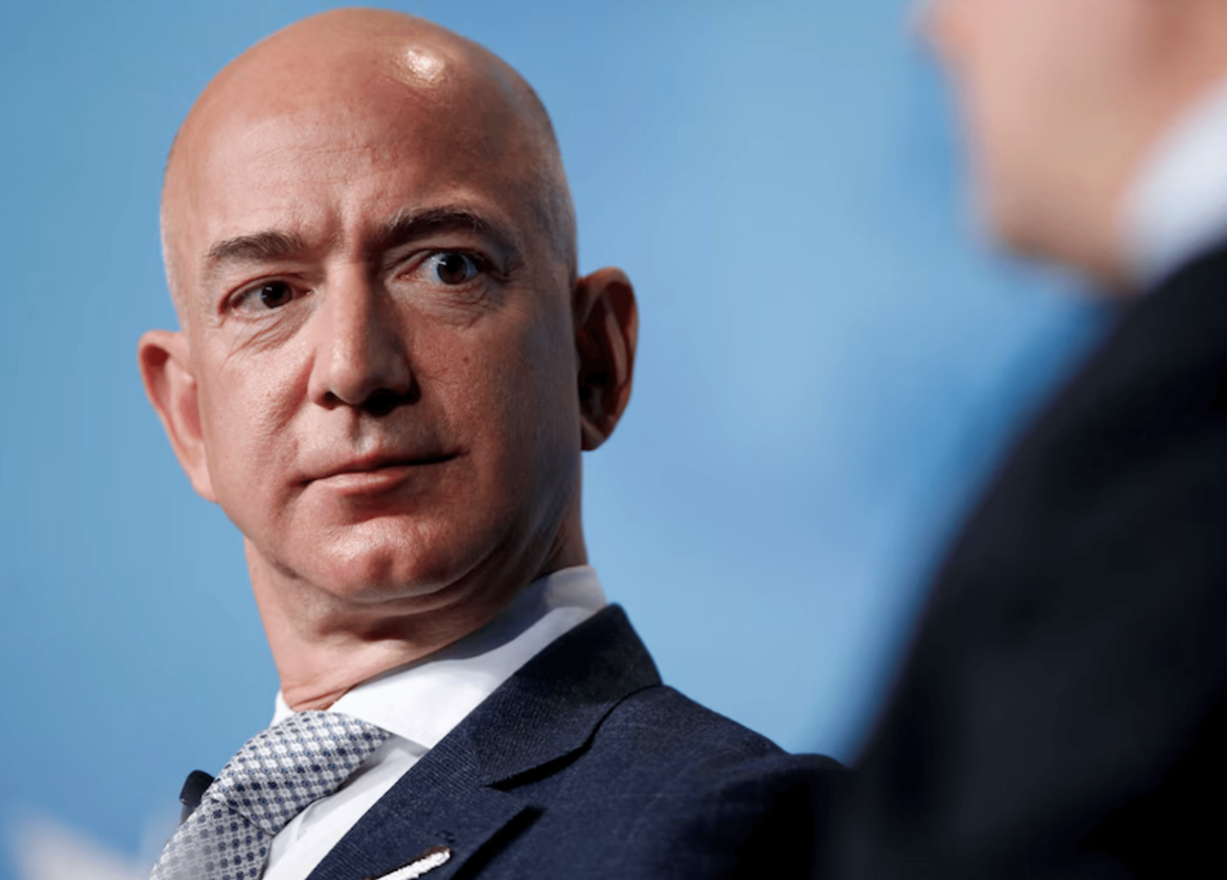 ‘Every outlet should do this’: Onlookers delight as Bezos turns on Trump and Amazon sparks White House meltdown (rawstory.com)