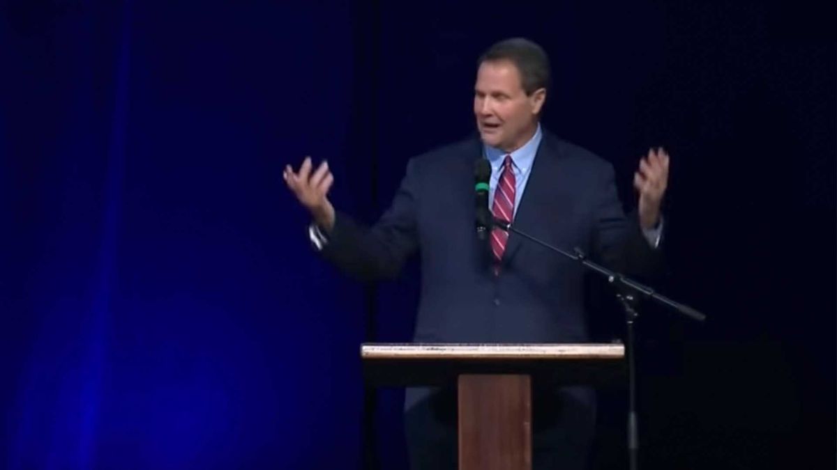 'Audience, please!' Laughter erupts as GOP candidate makes 'Lake America' gaffe