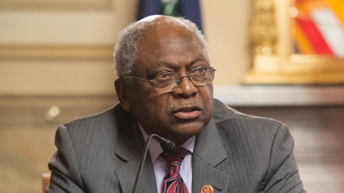 'We only need six to come over': Jim Clyburn thinks Dems could strike deal with GOP moderates on new Speaker