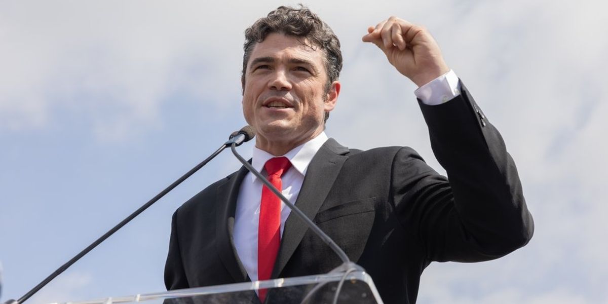 Top Trump official uncorks call to 'round up' migrants