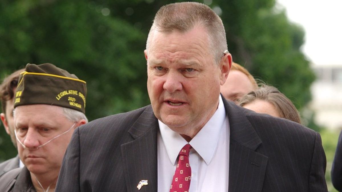 Man gets more than 2 years in prison for threats to Democratic senator