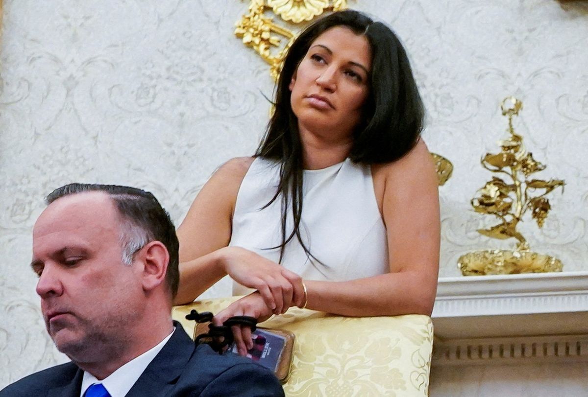 Stephen Miller's wife issues 'warning to everyone' with horrifying threat: analyst