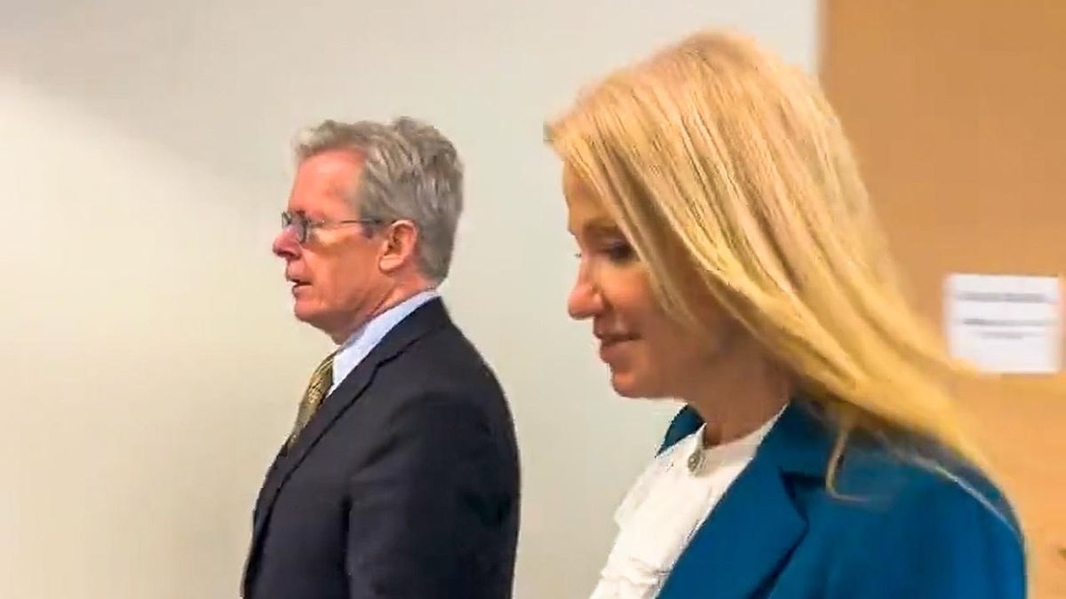 Watch: Kellyanne Conway blows off reporters as she goes to speak with January 6 Committee