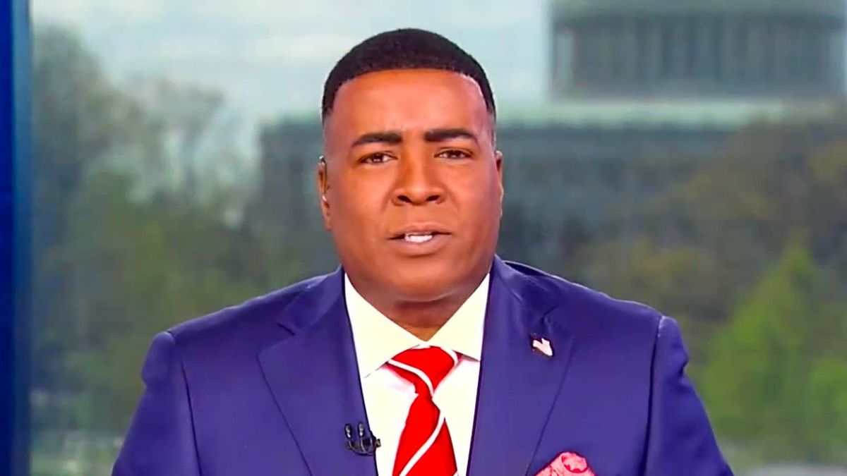 'A great deal of alarm': Pro-Trump Fox News host admits public fears plane crashes in 2025
