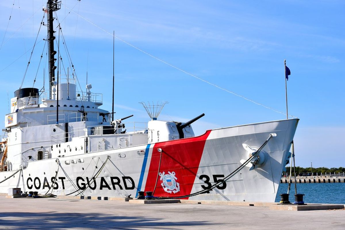 ‘Throw me a buoy!’ Coast Guard accused of sinking boat of Canadian who nearly drowned